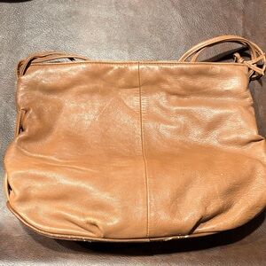 Elegant Tan Leather Shoulder Bag
